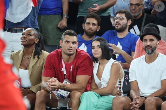 Florent Manaudou et sa compagne Lola Duménil - Les célébrités assistent à la victoire de l'équipe de France de basket face au Canada (82-73) lors des Jeux Olympiques de Paris2024, le 6 août 2024. © Jacovides-Perusseau / Bestimage