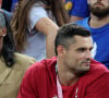 Le frère de Laure Manaudou n'a presque pas lâché du regard sa compagne. 
Florent Manaudou et sa compagne Lola Duménil - Les célébrités assistent à la victoire de l'équipe de France de basket face au Canada (82-73) lors des Jeux Olympiques de Paris2024, le 6 août 2024. © Jacovides-Perusseau / Bestimage