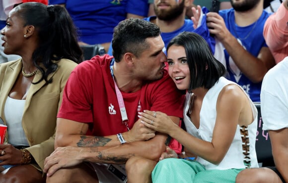 Florent Manaudou et sa compagne Lola Duménil - Les célébrités assistent à la victoire de l'équipe de France de basket face au Canada (82-73) lors des Jeux Olympiques de Paris2024, le 6 août 2024. © Jacovides-Perusseau / Bestimage