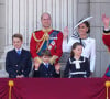 Le clan Windsor a vécu des mois particulièrement compliqués. 
Le prince George, le prince Louis, la princesse Charlotte, le prince William, prince de Galles, Catherine Kate Middleton, princesse de Galles, le roi Charles III d'Angleterre, la reine consort Camilla © Julien Burton / Bestimage 