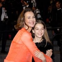 "Un mois par an" : Carole Bouquet, grand-mère au rituel bien particulier avec ses 4 petits-enfants