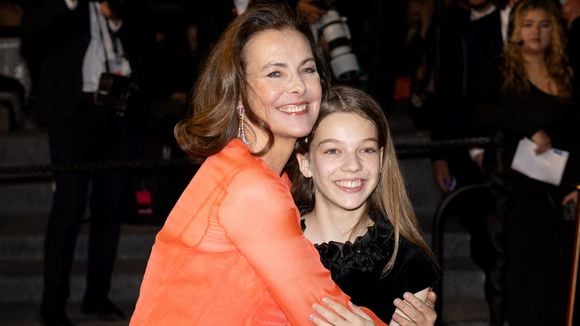 "Un mois par an" : Carole Bouquet, grand-mère au rituel bien particulier avec ses 4 petits-enfants