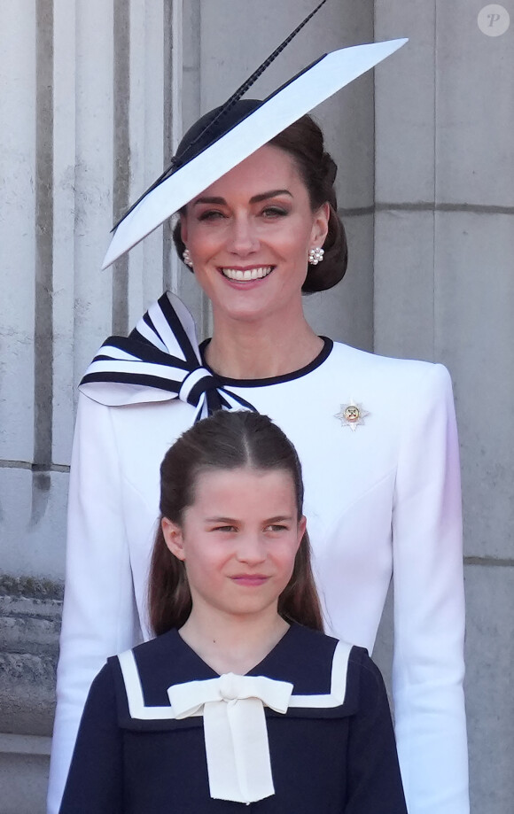 Catherine Kate Middleton, princesse de Galles, la princesse Charlotte - Les membres de la famille royale britannique au balcon du Palais de Buckingham lors de la parade militaire "Trooping the Colour" à Londres le 15 juin 2024 © Julien Burton / Bestimage 