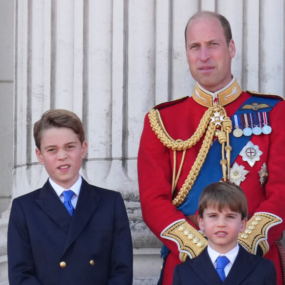 Le prince William, prince de Galles, le prince George, le prince Louis - Les membres de la famille royale britannique au balcon du Palais de Buckingham lors de la parade militaire "Trooping the Colour" à Londres le 15 juin 2024 © Julien Burton / Bestimage 