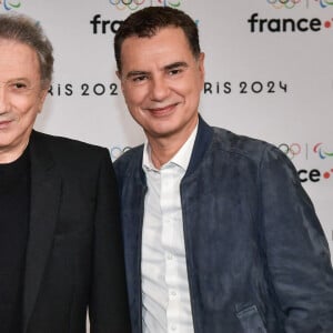 Léa Salamé, Laurent Luyat et Michel Drucker posent pour un photocall avant la conférence de presse "Paris 2024" le 11 juin 2024. Firas Abdullah/ABACAPRESS.COM