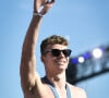 Le médaillé d'or français en natation Léon Marchand arrive alors que les fans accueillent les champions au Parc des Champions au Trocadéro, pendant les Jeux Olympiques de Paris 2024, le 6 août 2024. Firas Abdullah/ABACAPRESS.COM