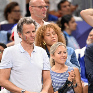 Le couple s'est marié le 26 juin 2010 à la mairie du 16e arrondissement de Paris
Anne-Sophie Lapix et son mari Arthur Sadoun dans les tribunes de la finale Hommes "France vs Pologne" de volley-ball lors des Jeux Olympiques Paris 2024. Le 10 août 2024 © P.Perusseau-D.Jacovides / Bestimage 