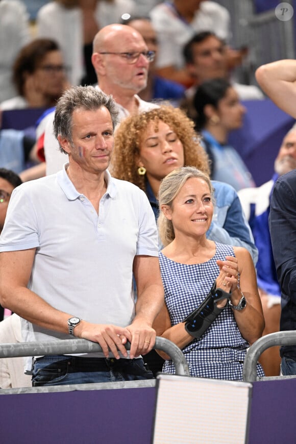 Le couple s'est marié le 26 juin 2010 à la mairie du 16e arrondissement de Paris
Anne-Sophie Lapix et son mari Arthur Sadoun dans les tribunes de la finale Hommes "France vs Pologne" de volley-ball lors des Jeux Olympiques Paris 2024. Le 10 août 2024 © P.Perusseau-D.Jacovides / Bestimage 