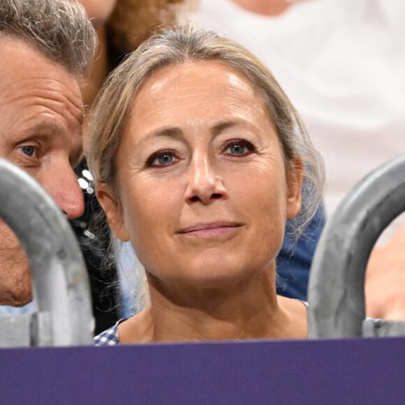 Anne-Sophie Lapix et son mari Arthur Sadoun dans les tribunes de la finale Hommes "France vs Pologne" de volley-ball lors des Jeux Olympiques Paris 2024. Le 10 août 2024 © P.Perusseau-D.Jacovides / Bestimage 