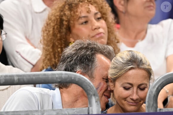 Anne-Sophie Lapix et son mari Arthur Sadoun dans les tribunes de la finale Hommes "France vs Pologne" de volley-ball lors des Jeux Olympiques Paris 2024. Le 10 août 2024 © P.Perusseau-D.Jacovides / Bestimage 