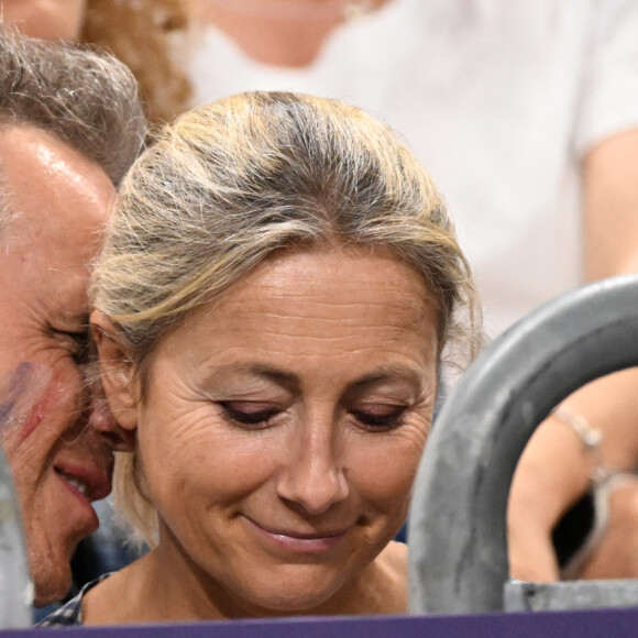 Anne-Sophie Lapix et son mari Arthur Sadoun dans les tribunes de la finale Hommes "France vs Pologne" de volley-ball lors des Jeux Olympiques Paris 2024. Le 10 août 2024 © P.Perusseau-D.Jacovides / Bestimage 