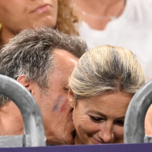 Les deux tourtereaux étaient très complices durant la rencontre
Anne-Sophie Lapix et son mari Arthur Sadoun dans les tribunes de la finale Hommes "France vs Pologne" de volley-ball lors des Jeux Olympiques Paris 2024. Le 10 août 2024 © P.Perusseau-D.Jacovides / Bestimage 