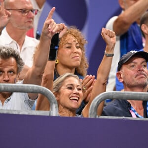 Anne-Sophie Lapix et son mari Arthur Sadoun dans les tribunes de la finale Hommes "France vs Pologne" de volley-ball lors des Jeux Olympiques Paris 2024. Le 10 août 2024 © P.Perusseau-D.Jacovides / Bestimage 