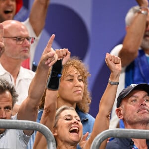 Anne-Sophie Lapix et son mari Arthur Sadoun dans les tribunes de la finale Hommes "France vs Pologne" de volley-ball lors des Jeux Olympiques Paris 2024. Le 10 août 2024 © P.Perusseau-D.Jacovides / Bestimage 