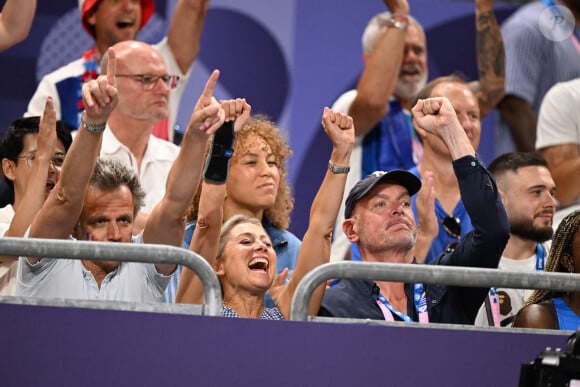 Anne-Sophie Lapix et son mari Arthur Sadoun dans les tribunes de la finale Hommes "France vs Pologne" de volley-ball lors des Jeux Olympiques Paris 2024. Le 10 août 2024 © P.Perusseau-D.Jacovides / Bestimage 