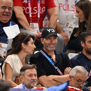 Zinedine Zidane et sa femme Véronique, Tony Estanguet dans les tribunes de la finale Hommes "France vs Pologne" de volley-ball lors des Jeux Olympiques Paris 2024. Le 10 août 2024 © P.Perusseau-D.Jacovides / Bestimage 