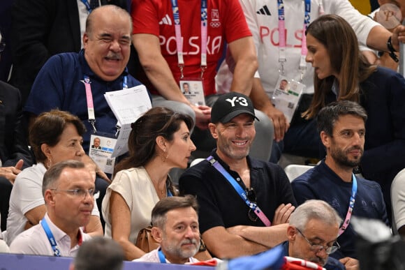 Zinedine Zidane et sa femme Véronique, Tony Estanguet dans les tribunes de la finale Hommes "France vs Pologne" de volley-ball lors des Jeux Olympiques Paris 2024. Le 10 août 2024 © P.Perusseau-D.Jacovides / Bestimage 