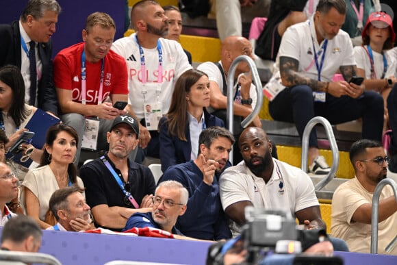 Zinedine Zidane et sa femme Véronique, Tony Estanguet, Teddy Riner dans les tribunes de la finale Hommes "France vs Pologne" de volley-ball lors des Jeux Olympiques Paris 2024. Le 10 août 2024 © P.Perusseau-D.Jacovides / Bestimage 