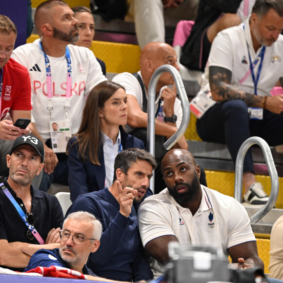 Zinedine Zidane et sa femme Véronique, Tony Estanguet, Teddy Riner dans les tribunes de la finale Hommes "France vs Pologne" de volley-ball lors des Jeux Olympiques Paris 2024. Le 10 août 2024 © P.Perusseau-D.Jacovides / Bestimage 