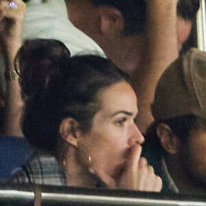 Le chanteur Vianney et sa femme Catherine Robert dans les tribunes du match de Ligue des champions entre le PSG et le Borussia Dortmund (2-0) au Parc des Princes à Paris le 19 septembre 2023.