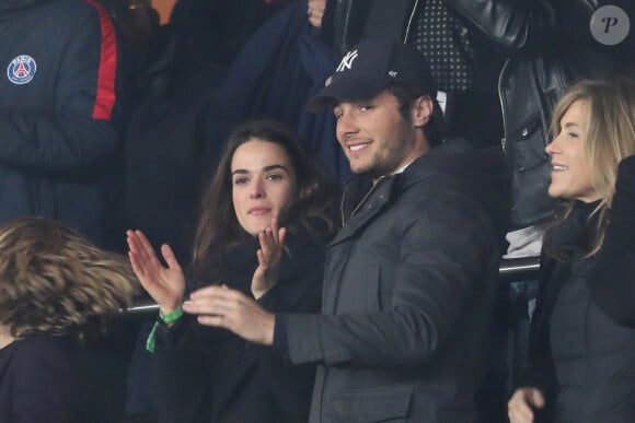 Vianney Bureau et sa compagne Catherine Robert dans les tribunes du parc des Princes lors du match de 8ème de finale retour de Ligue des champions opposant le Paris Saint-Germain à Manchester Unted à Paris, France, le 6 mars 2019