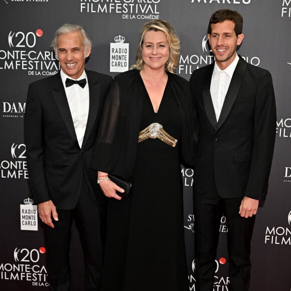 Aimant relever des défils, le tandem a participé au "Marathon pour tous" organisé pour la première fois dans le cadre des JO de Paris.
Paul, Luana et Victor Belmondo durant la soirée de clôture du 20eme Monte Carlo Film Festival de la Comédie, au Grimaldi Forum à Monaco. Le 29 avril 2023. © Bruno Bebert / Bestimage Le