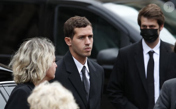 Luana Belmondo, Victor Belmondo, Alessandro Belmondo - Obsèques de Jean-Paul Belmondo en en l'église Saint-Germain-des-Prés, à Paris le 10 septembre 2021. © Cyril Moreau / Bestimage 