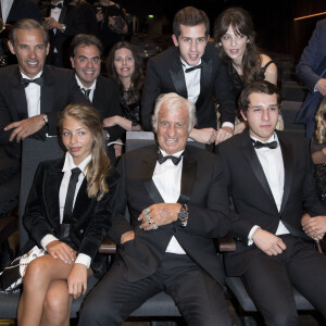 Paul Belmondo, Victo Belmondo, Annabelle Belmondo, Stella Belmondo et son père Jean-Paul Belmondo , Giacomo Belmondo et Luana Belmondo - 42ème cérémonie des César à la salle Pleyel à Paris le 24 février 2017. © Olivier Borde / Dominique Jacovides / Bestimage 