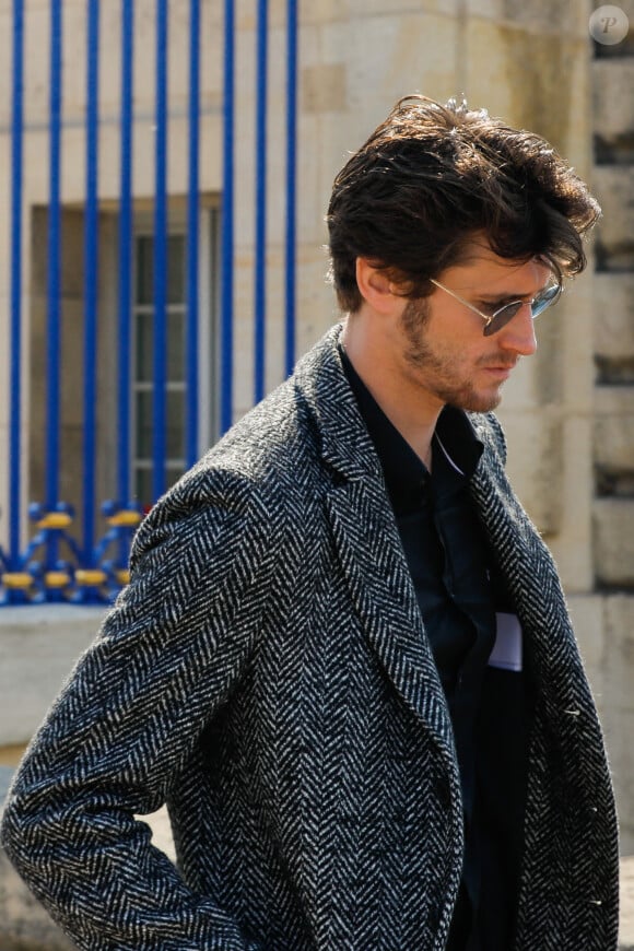 Info - Jean-Baptiste Maunier a annoncé la disparition de sa mère, Muriel - Jean-Baptiste Maunier - Sorties de l'hommage funèbre à Jacques Perrin aux Invalides à Paris, France, le 29 avril 2022. © Christophe Clovis/Bestimage