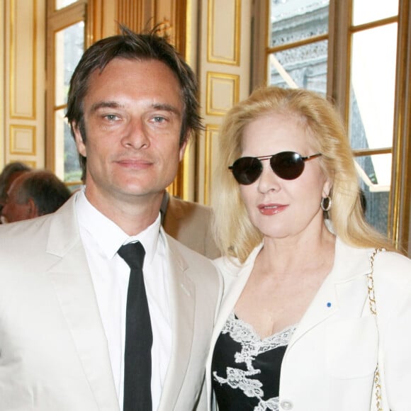 David Hallyday, Sylvie Vartan - Remise de la médaille de Cyril Viguier