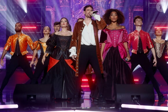 Exclusif - La troupe "Molière l'opéra urbain" - Enregistrement de l'émission "Ce soir on chante pour la protection des animaux", présentée par E.Gossuin et J.Anthony, et diffusée le 17 août sur W9 © Christophe Clovis / Bestimage