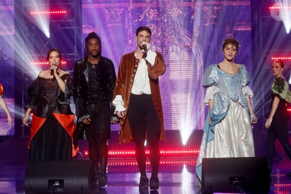 Exclusif - La troupe "Molière l'opéra urbain" - Enregistrement de l'émission "Ce soir on chante pour la protection des animaux", présentée par E.Gossuin et J.Anthony, et diffusée le 17 août sur W9 © Christophe Clovis / Bestimage