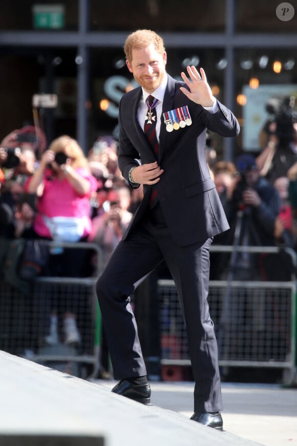 Le prince Harry, duc de Sussex arrive à la célébration du 10ème anniversaire des Invictus Games, en la cathédrale Saint-Paul à Londres, le 8 mai 2024. Venu sans sa femme et ses enfants, il ne rencontrera pas son père qui lutte actuellement contre un cancer. 