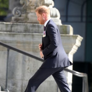 Le prince Harry, duc de Sussex arrive à la célébration du 10ème anniversaire des Invictus Games, en la cathédrale Saint-Paul à Londres, le 8 mai 2024. Venu sans sa femme et ses enfants, il ne rencontrera pas son père qui lutte actuellement contre un cancer.