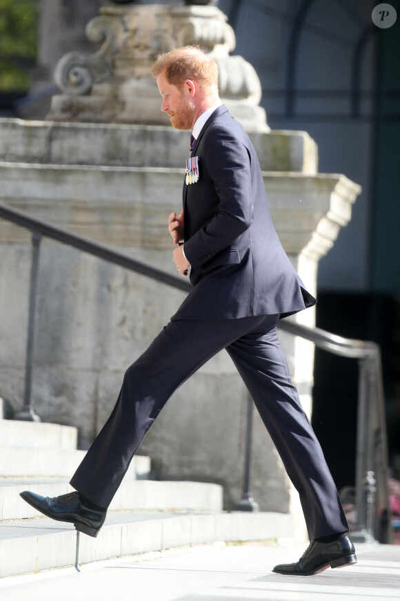 Le prince Harry, duc de Sussex arrive à la célébration du 10ème anniversaire des Invictus Games, en la cathédrale Saint-Paul à Londres, le 8 mai 2024. Venu sans sa femme et ses enfants, il ne rencontrera pas son père qui lutte actuellement contre un cancer.