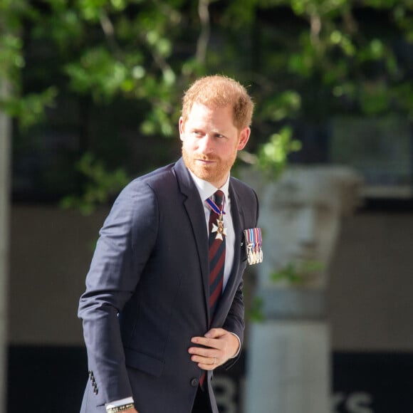 Le prince Harry, duc de Sussex arrive à la célébration du 10ème anniversaire des Invictus Games, en la cathédrale Saint-Paul à Londres, le 8 mai 2024. Venu sans sa femme et ses enfants, il ne rencontrera pas son père qui lutte actuellement contre un cancer. © Tayfun Salci/ZUMA Press/Bestimage