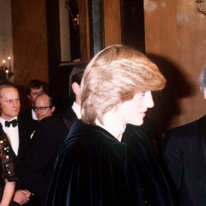 Le prince Charles, Lord Robert Fellowes et Lady Diana Spencer