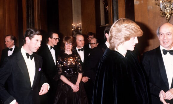 Le prince Charles, Lord Robert Fellowes et Lady Diana Spencer