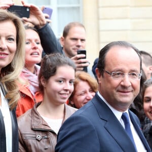 François Hollande et Valerie Trierweiler ont accueilli au palais de l'Elysée leurs concitoyens pour la journée du patrimoine, le 14 septembre 2013.