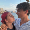 Louane en vacances dans le Sud avec Florian et leur fille Esmée : maillots de bain, cheveux rouges... Les photos de son été