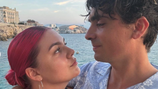 Louane en vacances dans le Sud avec Florian et leur fille Esmée : maillots de bain, cheveux rouges... Les photos de son été