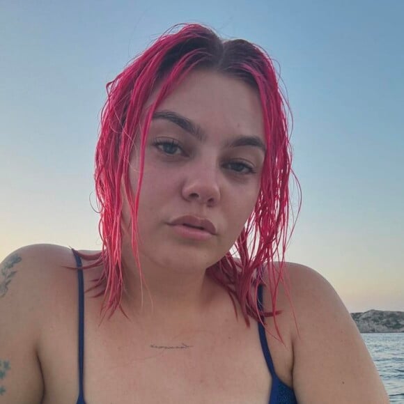 Accompagnée de sa fille Esmée, qu'elle surnomme souvent "sa petite fée" la chanteuse de 27 ans a partagé des photographies de leur escapade sur Instagram
Louane dévoile des photos de vacances sur Instagram. Août 2024.