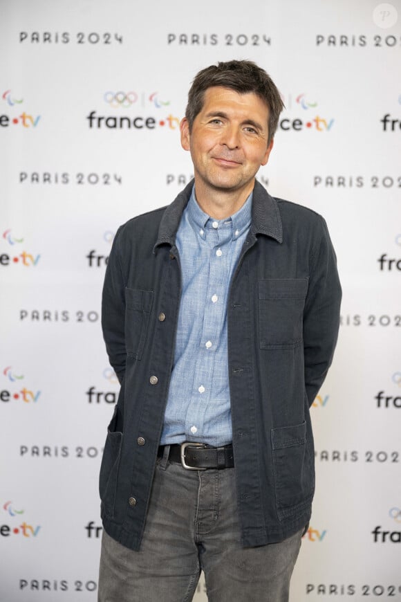 Thomas Sotto est un visage incontournble du paysage audiovisuel français
Thomas Sotto lors de la présentation des journalistes et chroniqueurs de France Télévisions pour les Jeux Olympiques au musée de l'Homme à Paris. © Pierre Perusseau / Bestimage 