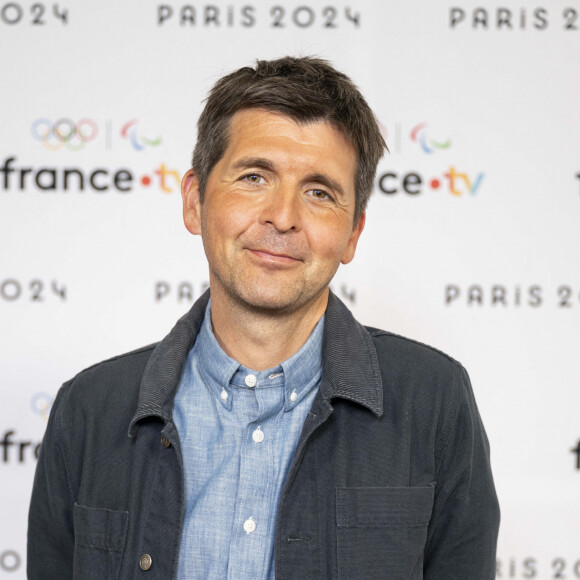 Thomas Sotto est un visage incontournble du paysage audiovisuel français
Thomas Sotto lors de la présentation des journalistes et chroniqueurs de France Télévisions pour les Jeux Olympiques au musée de l'Homme à Paris. © Pierre Perusseau / Bestimage 