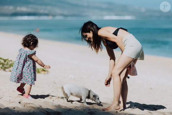 Exclusif  - Fabienne Carat et sa fille Céleste profitent d'une journée à la plage sur l'île de la Réunion où Fabienne tourne un épisode de la série "Section de Recherches" le 8 juin 2023. © Jules Legros / Bestimage