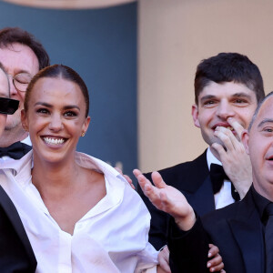 Alice Belaidi et l'équipe du film "Un p'tit truc en plus" - Montée des marches du film " Le comte de Monte-Cristo " lors du 77ème Festival International du Film de Cannes, au Palais des Festivals à Cannes. Le 22 mai 2024 © Jacovides-Moreau / Bestimage 