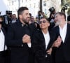 Face à un tel succès populaire, Artus et son équipe ont été invités à monter les marches du Festival de Cannes
Alice Belaidi, Artus, Clovis Cornillac et l'équipe du film "Un p'tit truc en plus" - Montée des marches du film " Le comte de Monte-Cristo " lors du 77ème Festival International du Film de Cannes, au Palais des Festivals à Cannes. Le 22 mai 2024 © Jacovides-Moreau / Bestimage 