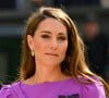 on peut la voir prendre la pause avec son père et sa soeur Pippa à Jerash en Jordanie alors qu'elle avait 4 ans. Et ses cheveux dorés lui vont à merveille.
Catherine (Kate) Middleton remet la coupe à Carlos Alcaraz après sa victoire face à Novak Djokovic en finale du tournoi de Wimbledon 2024 (6/2 - 6/2 - 7/6). Wimbledon, le 14 juillet 2024.