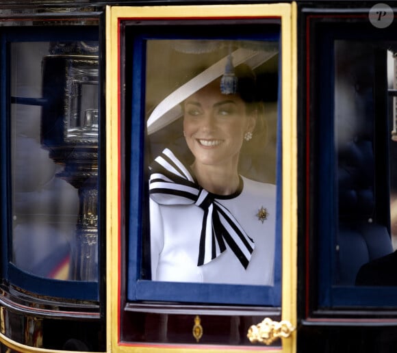 Ses coupes ont influencé de nombreuses femmes, on parle même d'un "effet Kate" comme lorsqu'elle a adopté une frange il y a presque un an.
Kate Middleton à Trooping The Colour en 2024