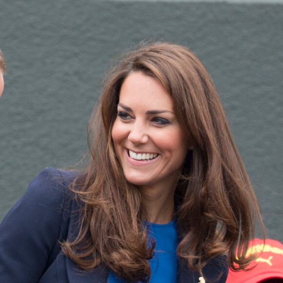 Seule chose qui ne change (presque) pas dans ses habitudes capillaires, sa couleur marron. On est loin des cheveux blonds qu'elle arborait enfant ! 
Archives Jeux Olympiques de Londres 2012 - Prince William et Catherine Kate Middleton Duchesse de Cambridge